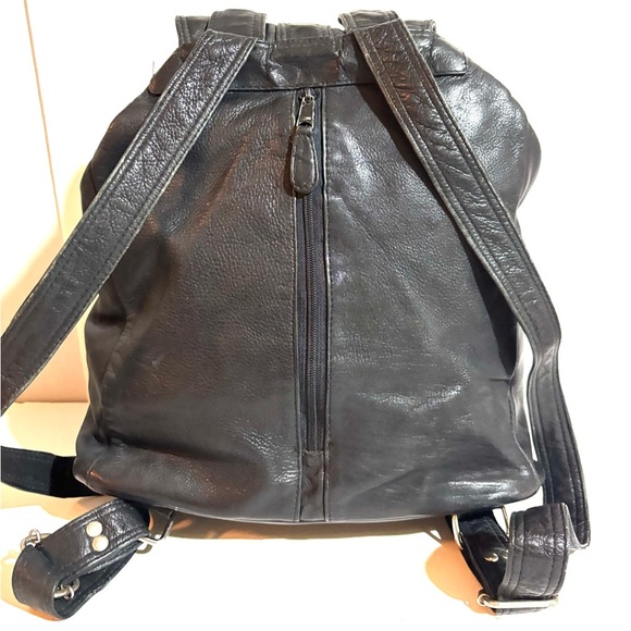 Kenneth Cole unisex vintage unisex Elegant Black distressed Leather Backpack - Picture 2 of 8